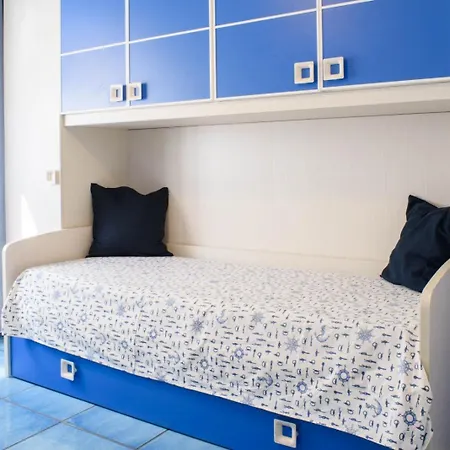 - Louise Península Sorrentina