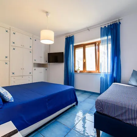 - Louise Península Sorrentina