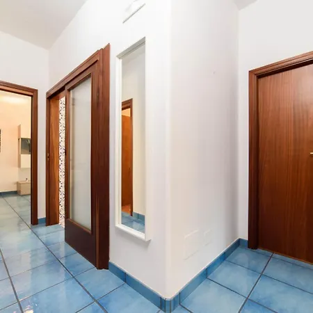 - Louise Apartamento